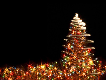 Luci di Natale in arrivo, mancava la corrente